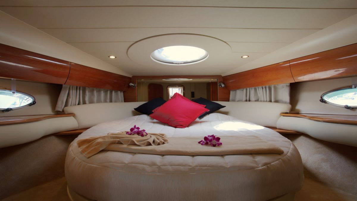 Моторная яхта Princess V50 — фото 6 из 8